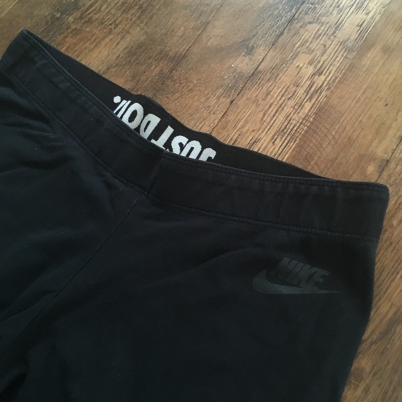 Nike Black Leggings - Picture 3 of 4